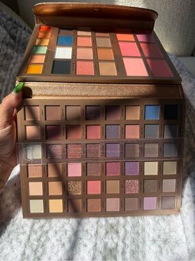 Profusion Artistry eyeshadow and blushes palette